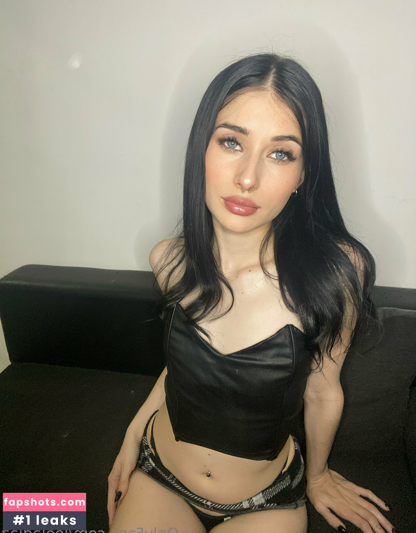 Lola Diaz gallery photo #5