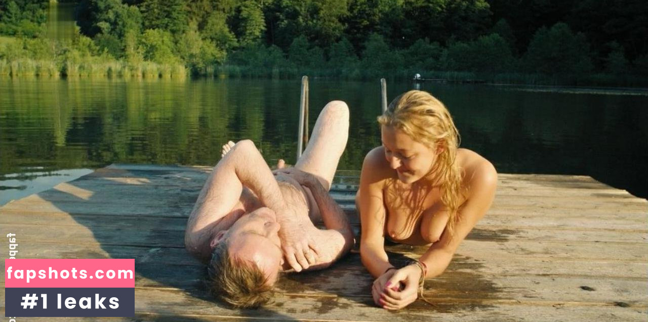 Lola Dockhorn nude babe gallery