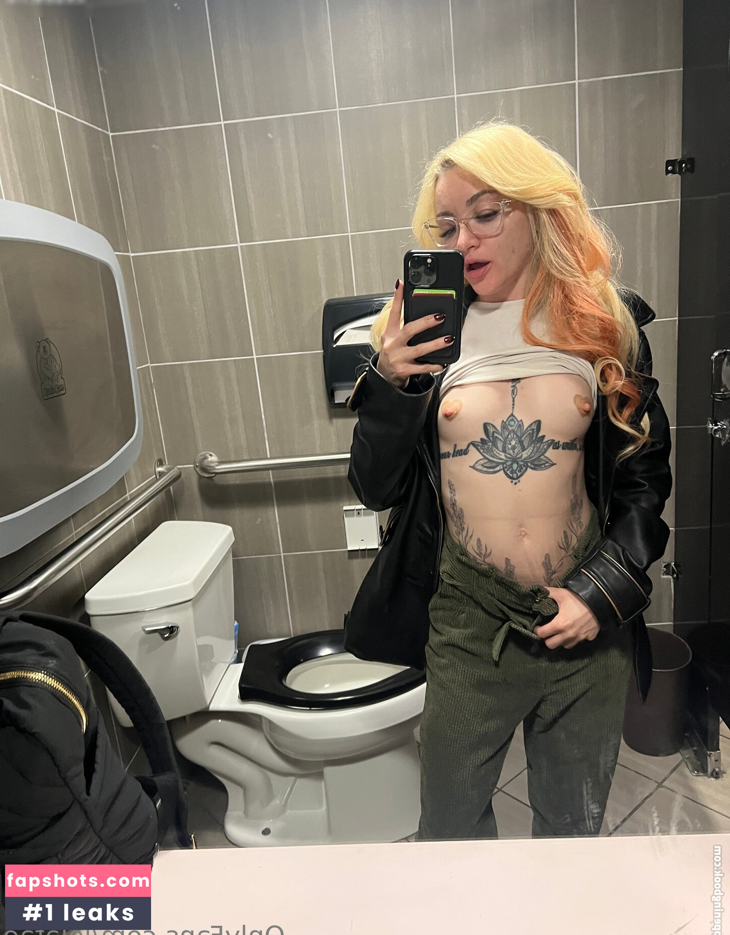 Lola Fae gallery photo #6