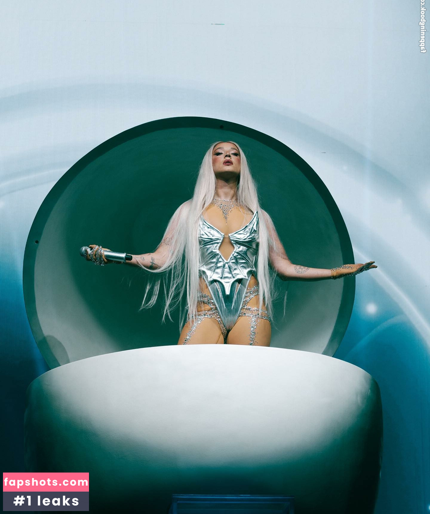 Lola Indigo gallery photo #11