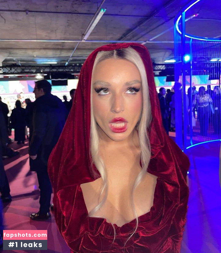 Lola Indigo gallery photo #19