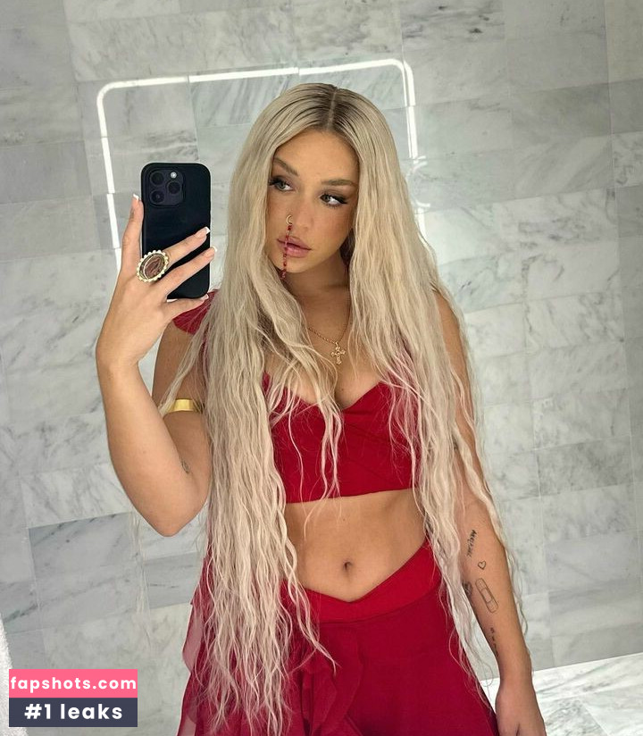 Lola Indigo gallery photo #22