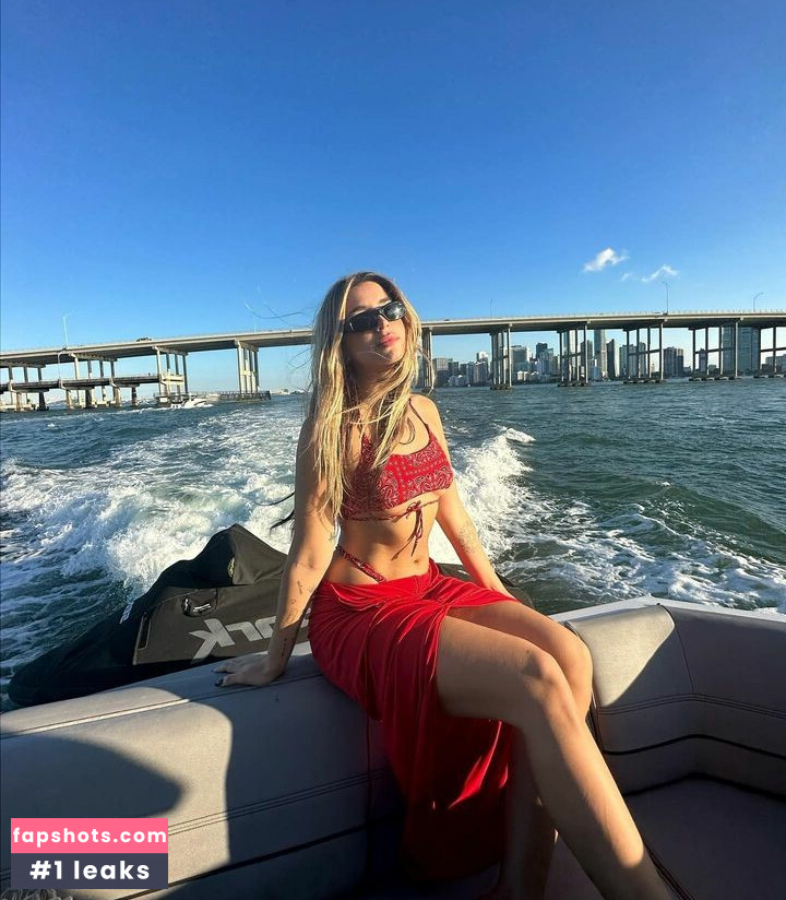 Lola Indigo gallery photo #67