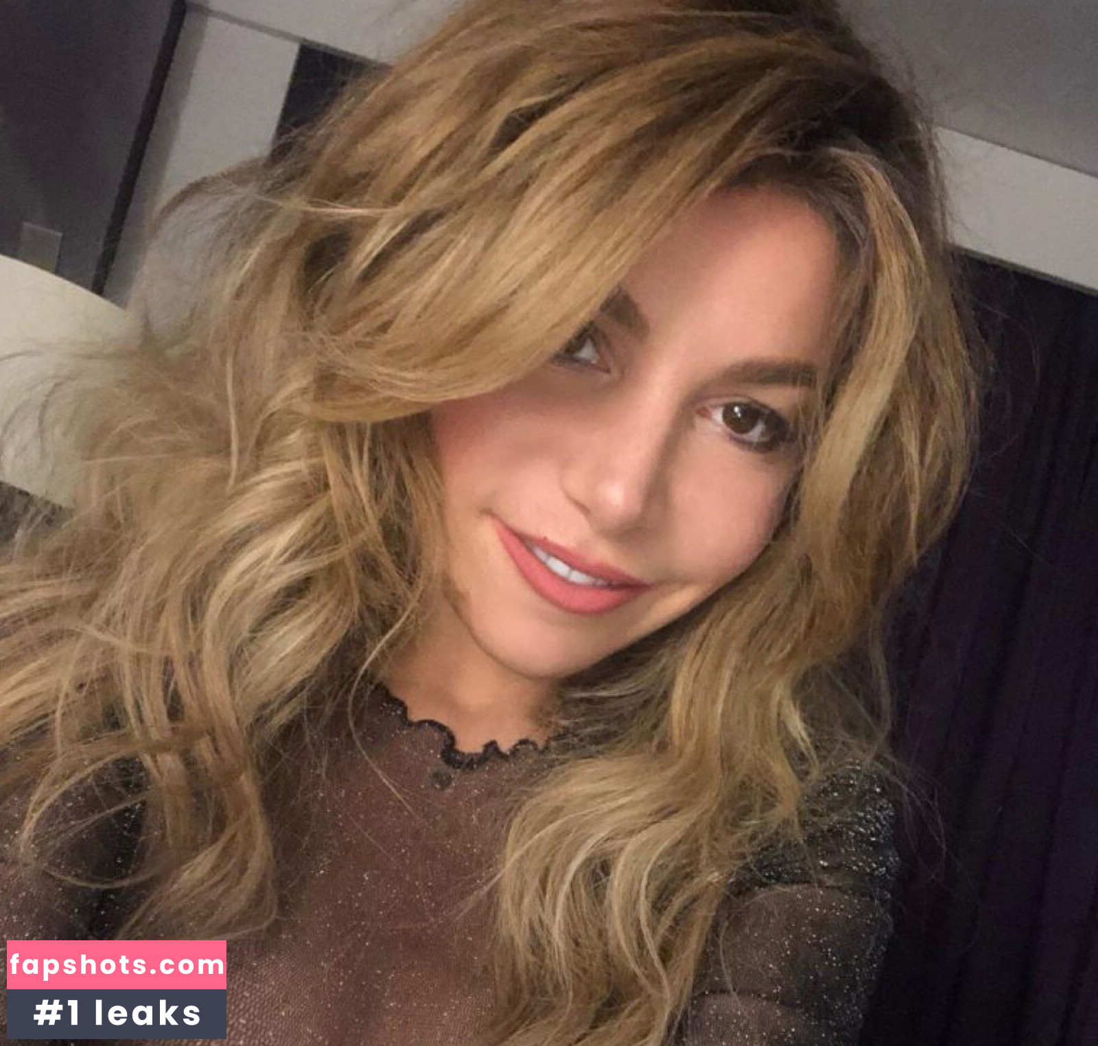 Lola Marois gallery photo #17