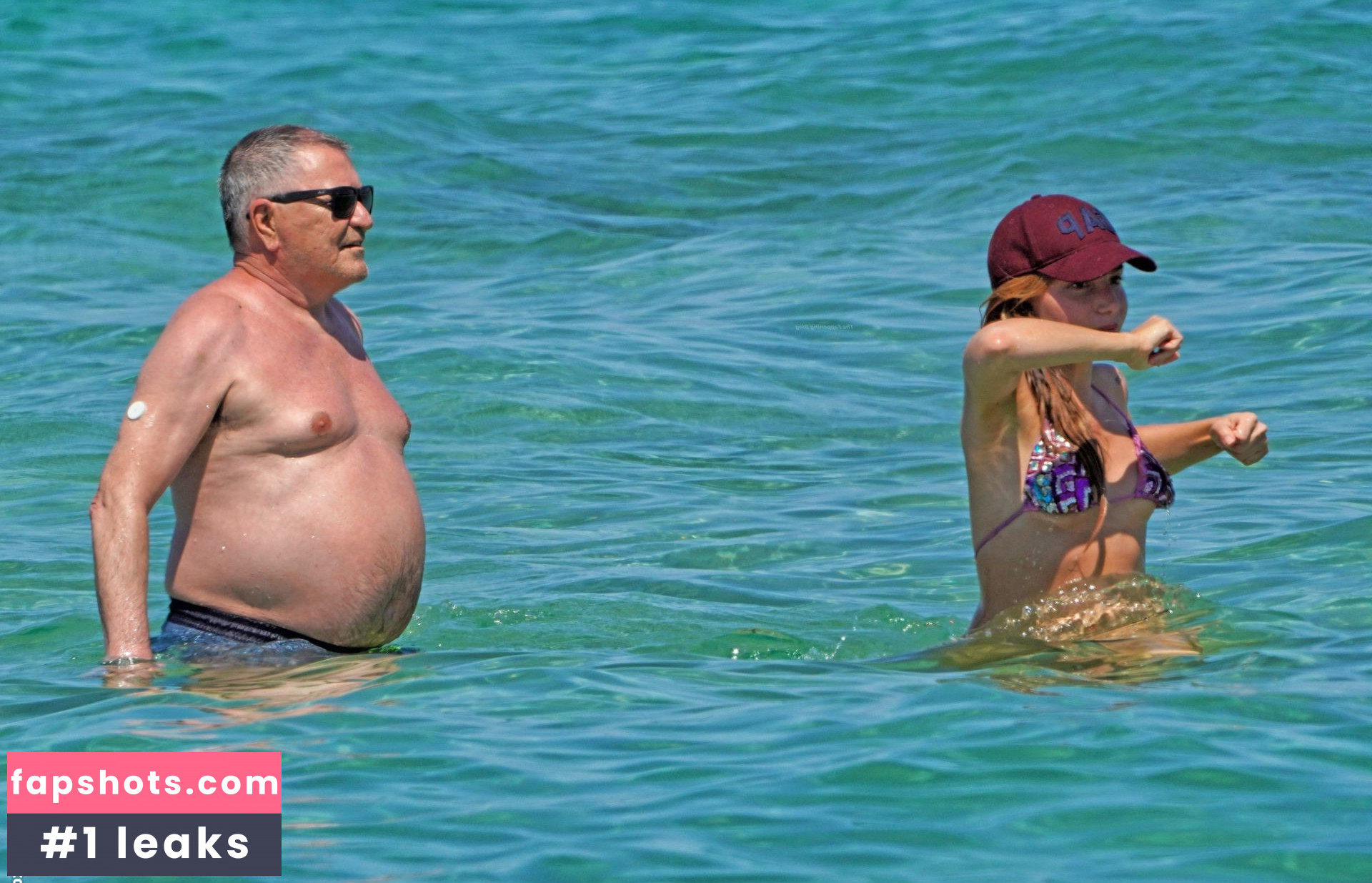 Lola Marois gallery photo #24