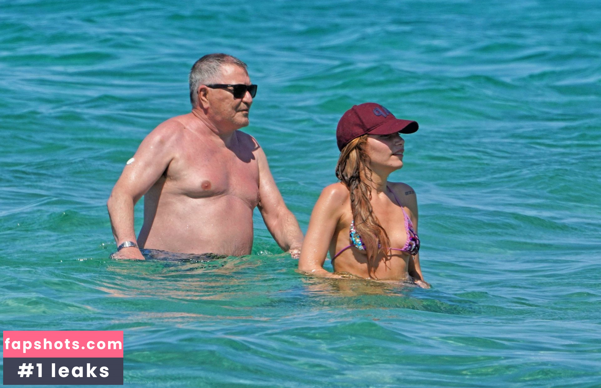 Lola Marois gallery photo #26