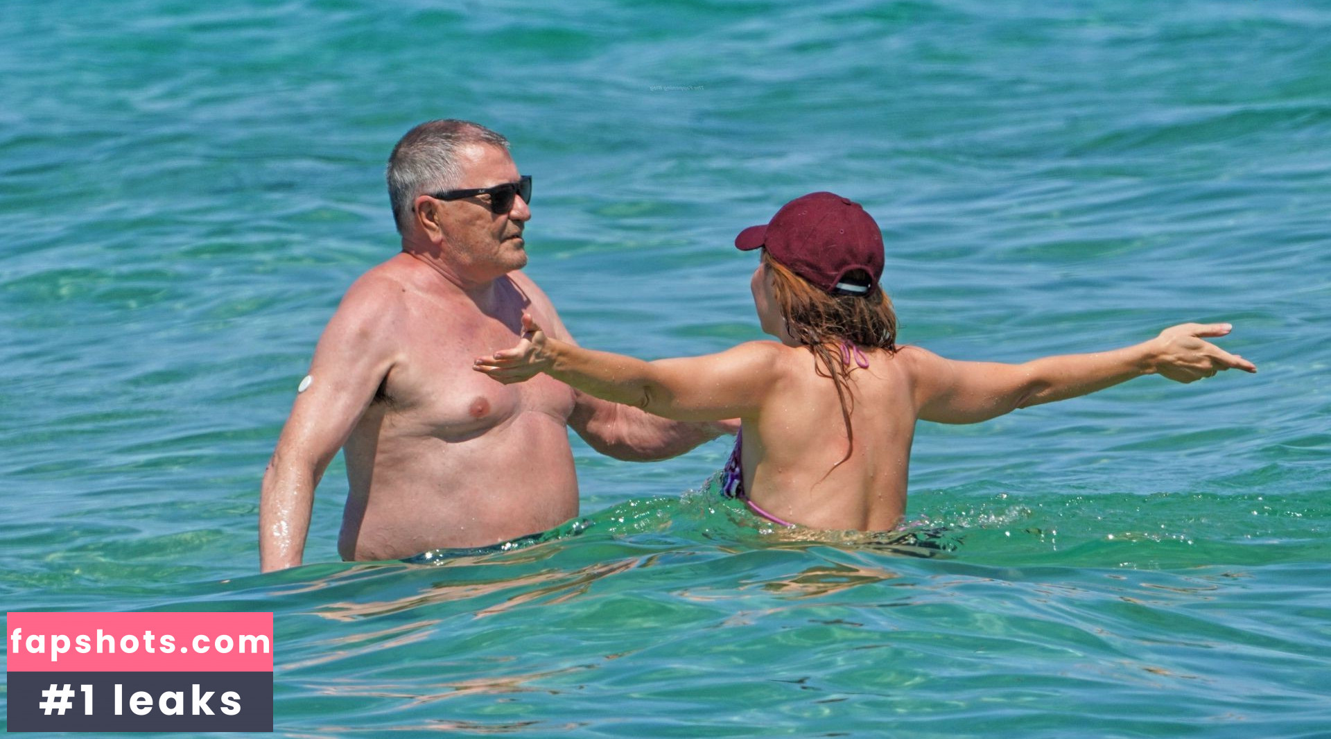 Lola Marois gallery photo #27