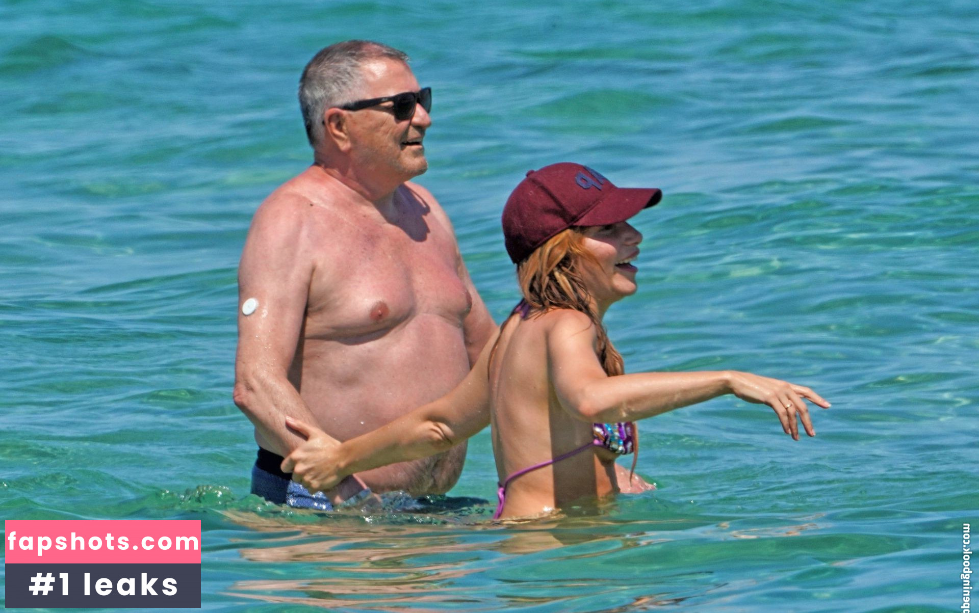 Lola Marois gallery photo #28