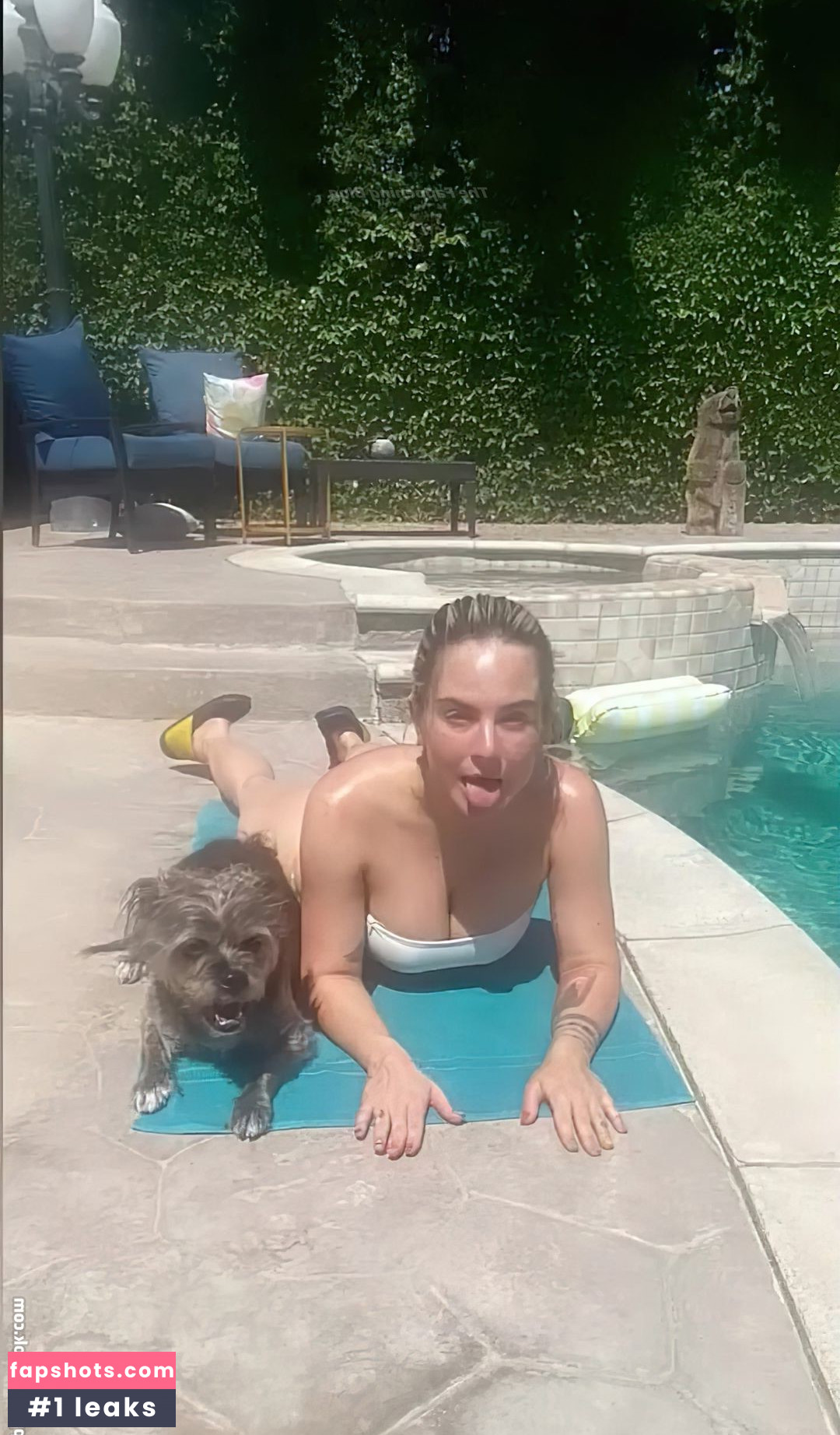 Lola Marois gallery photo #40