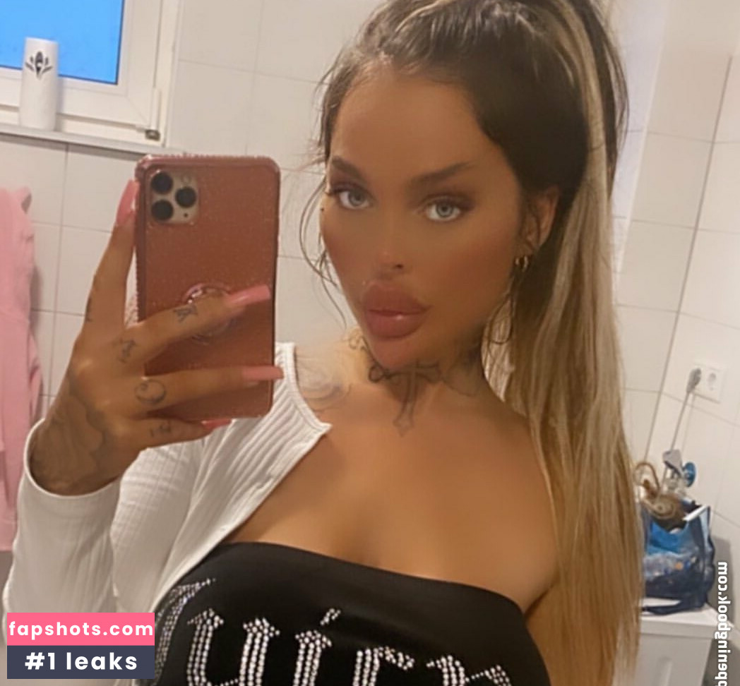 lola_official gallery photo #21