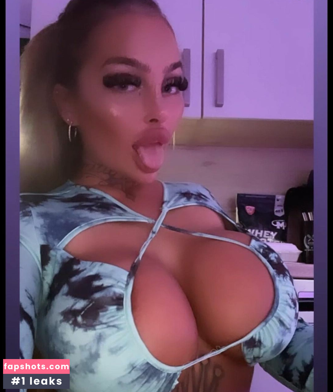 lola_official gallery photo #24