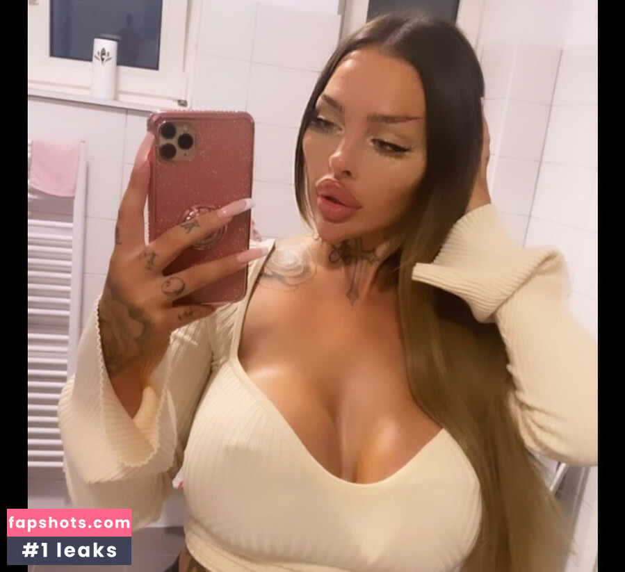 lola_official gallery photo #29