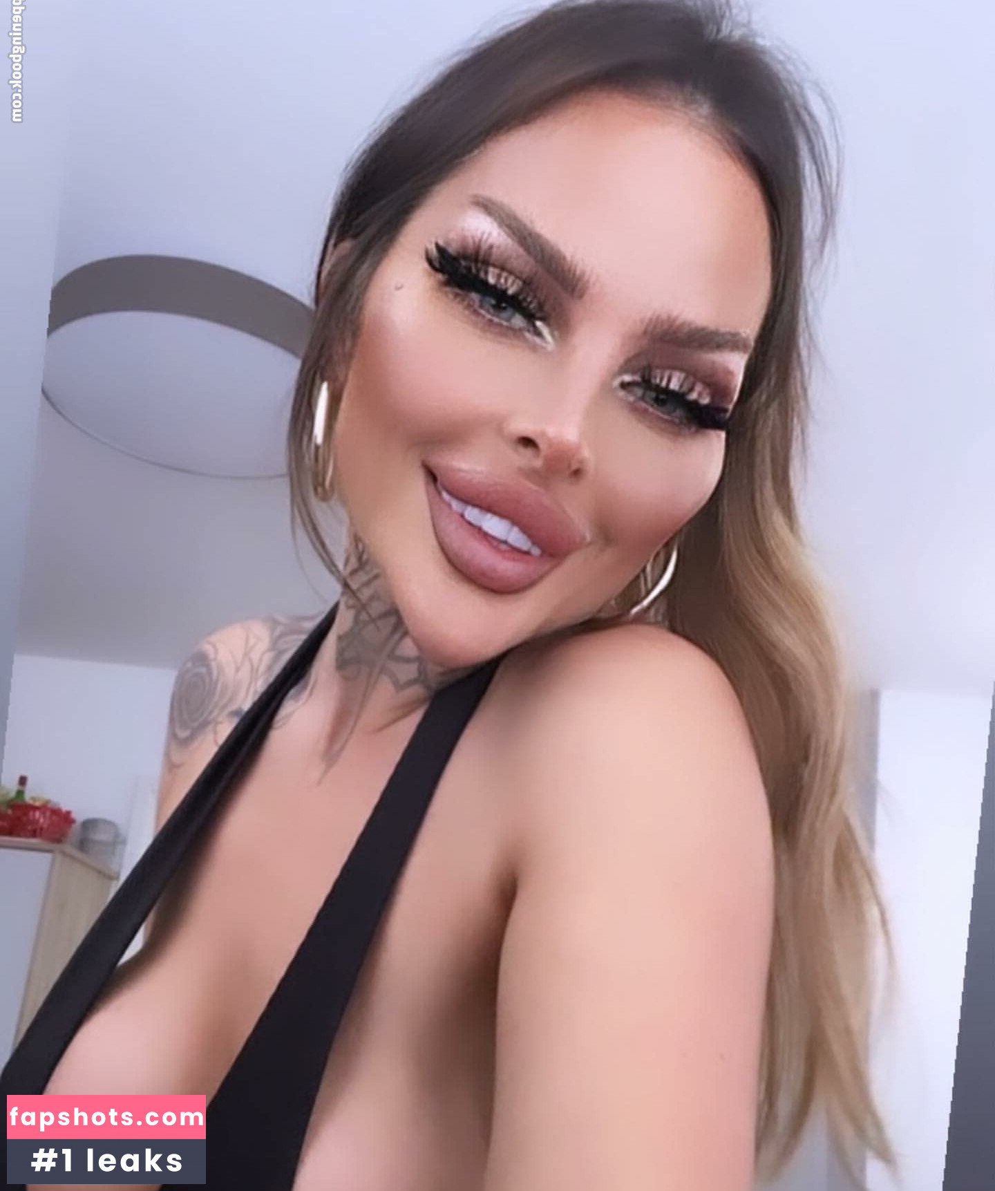 lola_official gallery photo #34