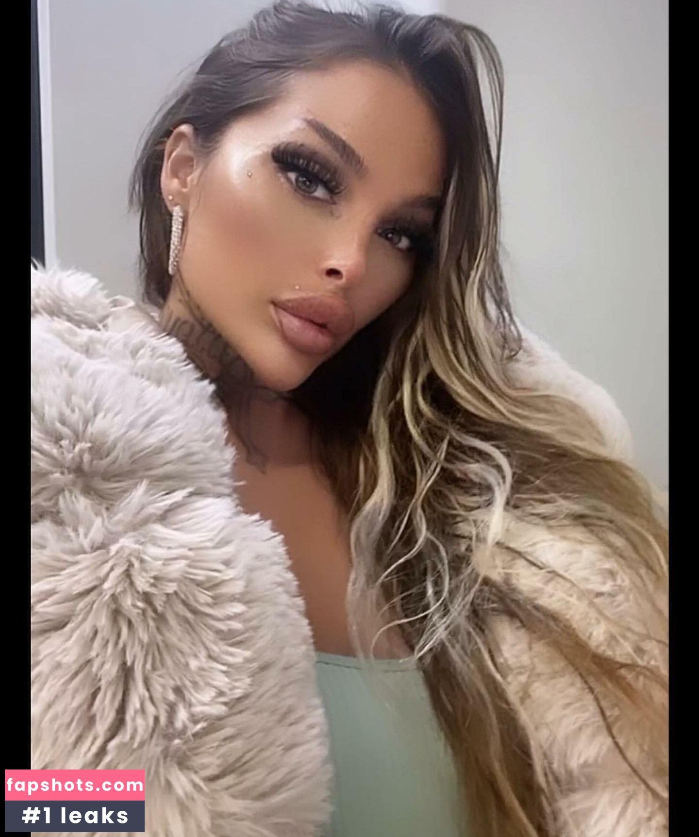 lola_official gallery photo #39