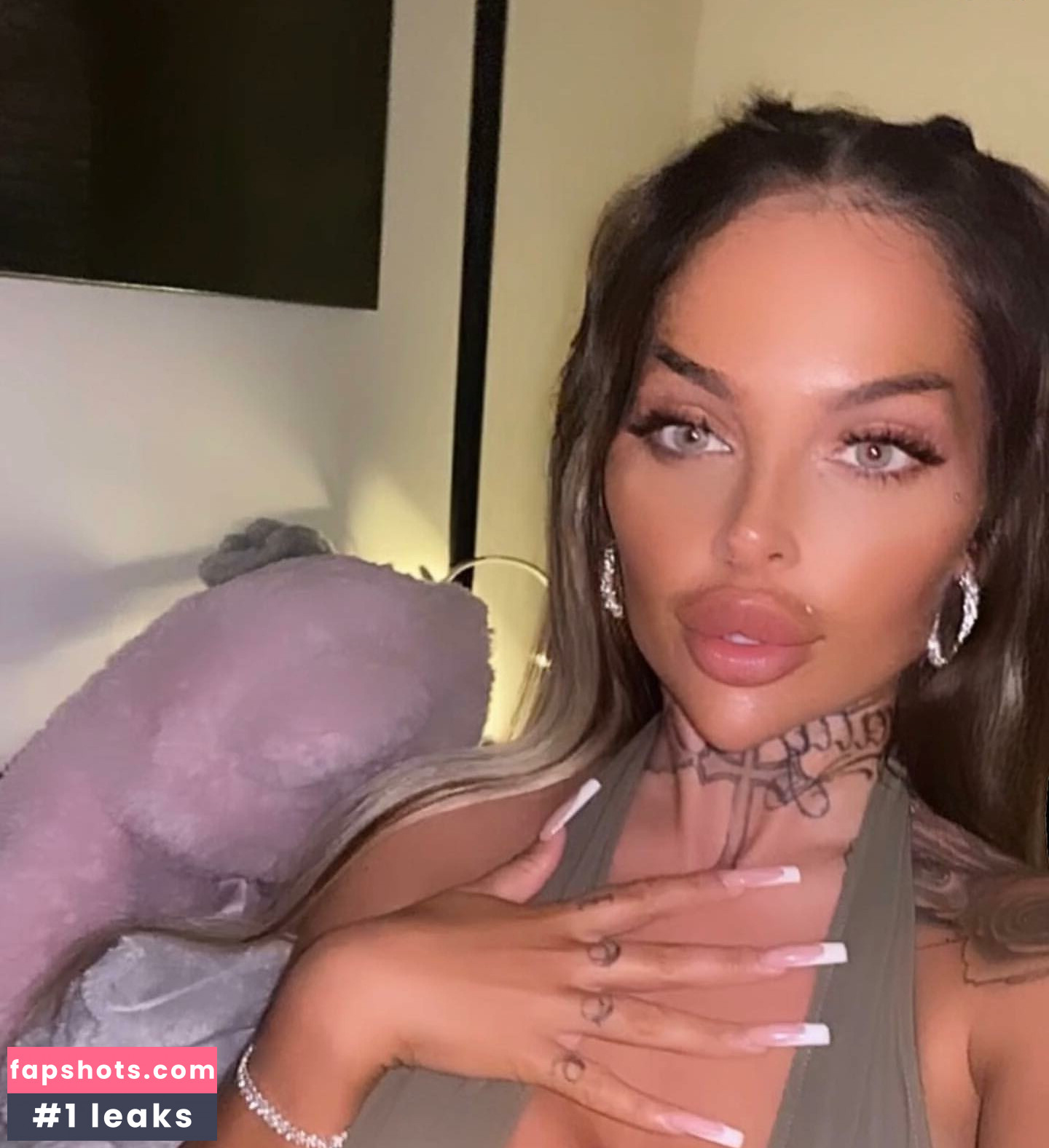 lola_official nude babe gallery