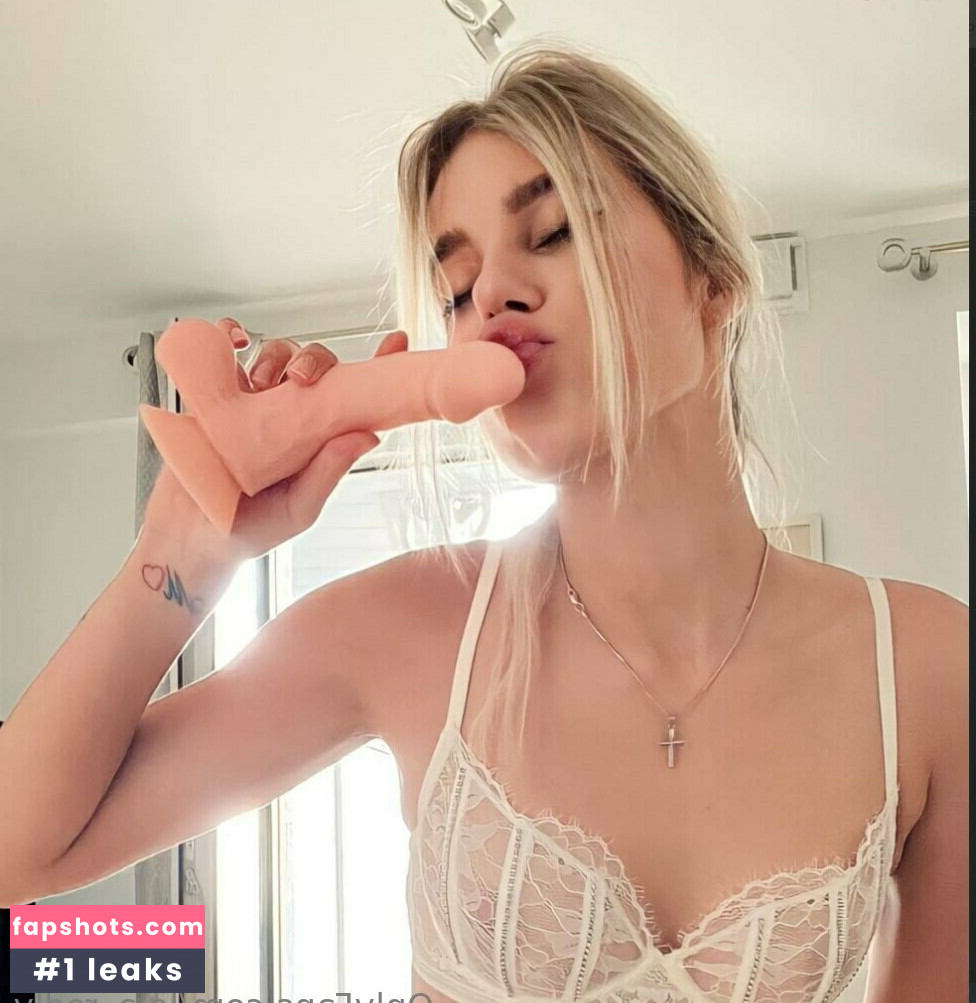 lola_redly gallery photo #35