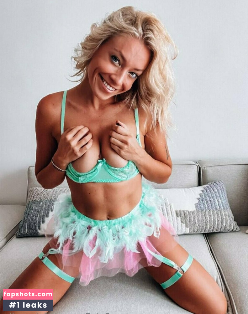 lola_redly gallery photo #36