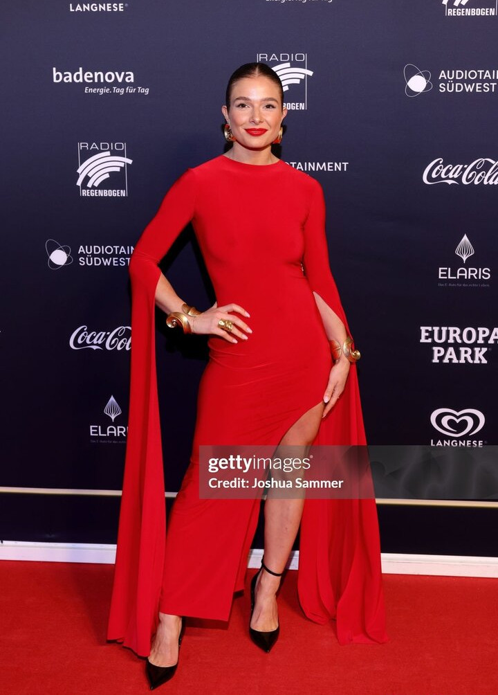 lola-weippert gallery photo #295