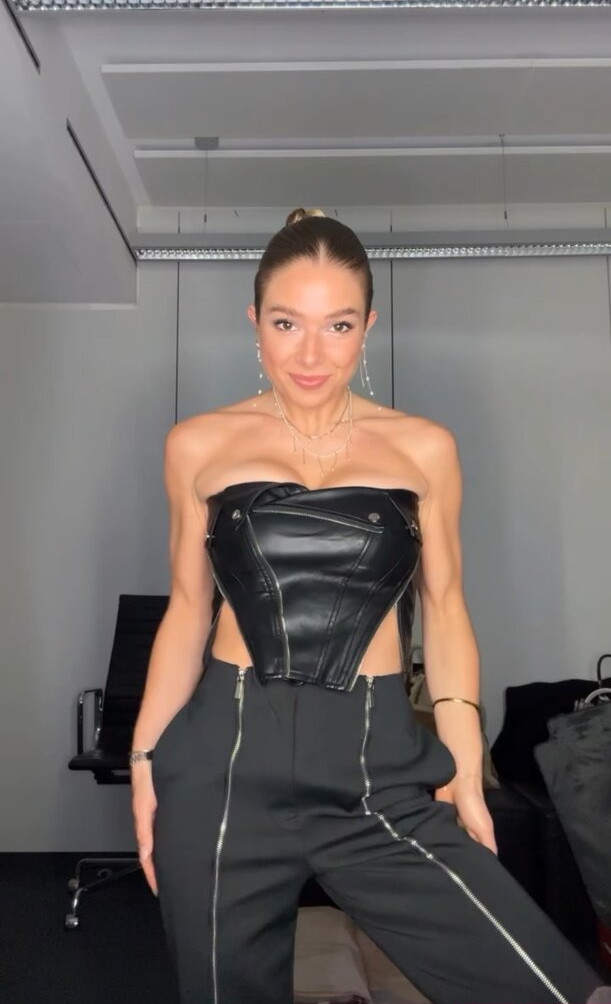 lola-weippert gallery photo #327