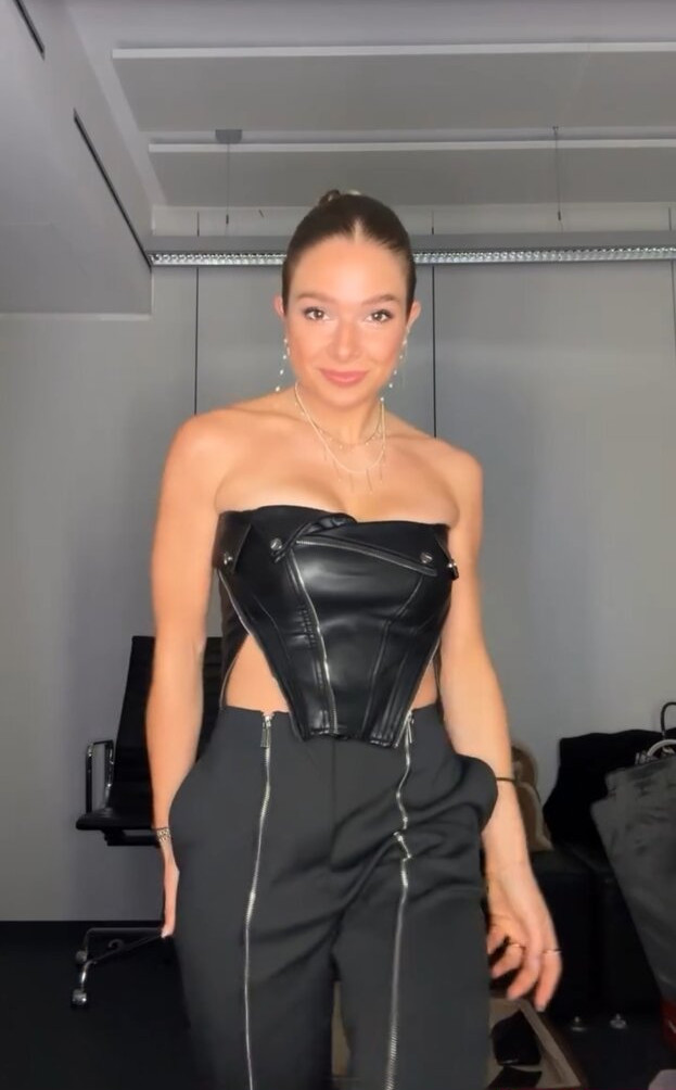 lola-weippert gallery photo #328