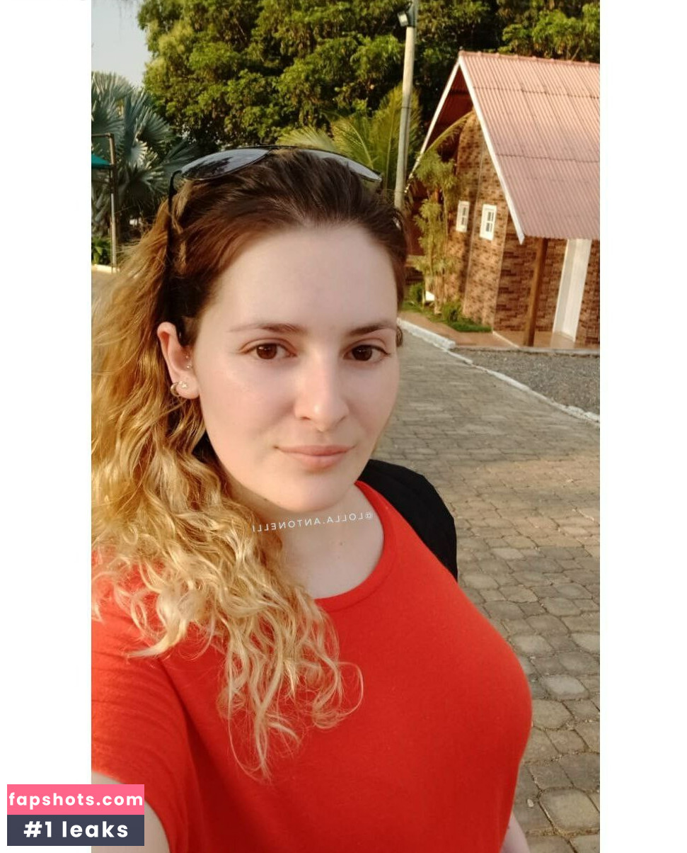 Lolla Antonielli gallery photo #13