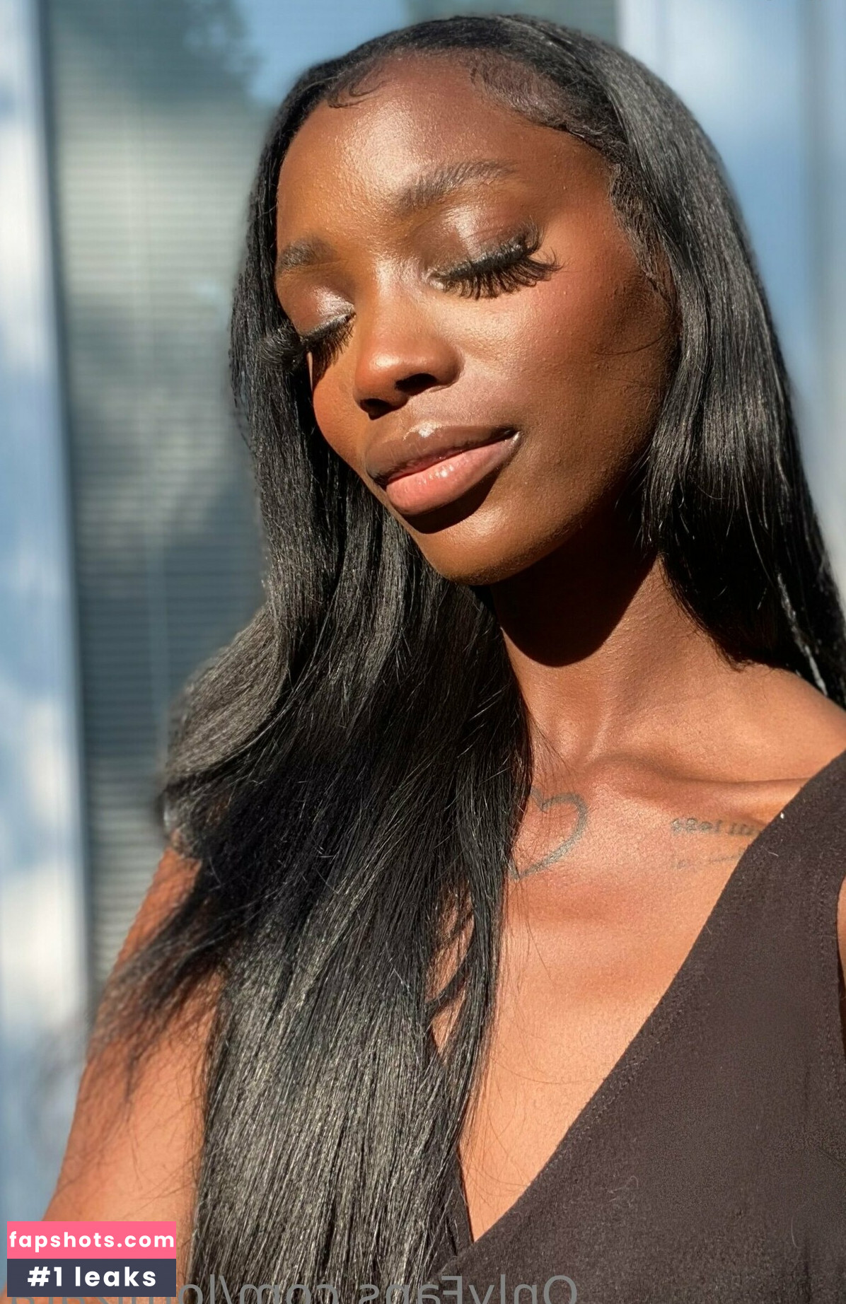 LomlZara gallery photo #2