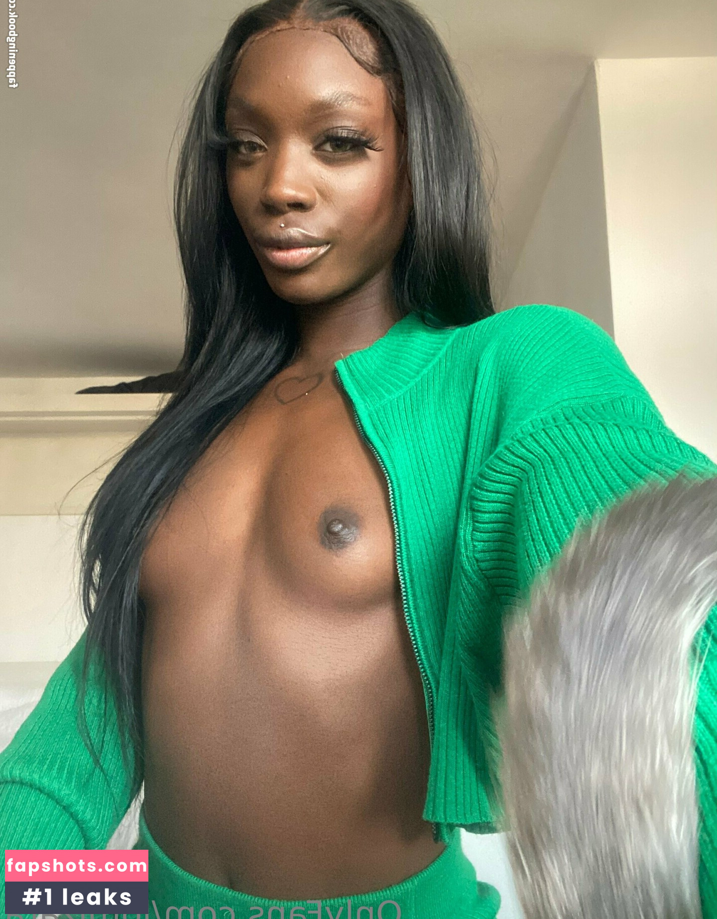 LomlZara gallery photo #24