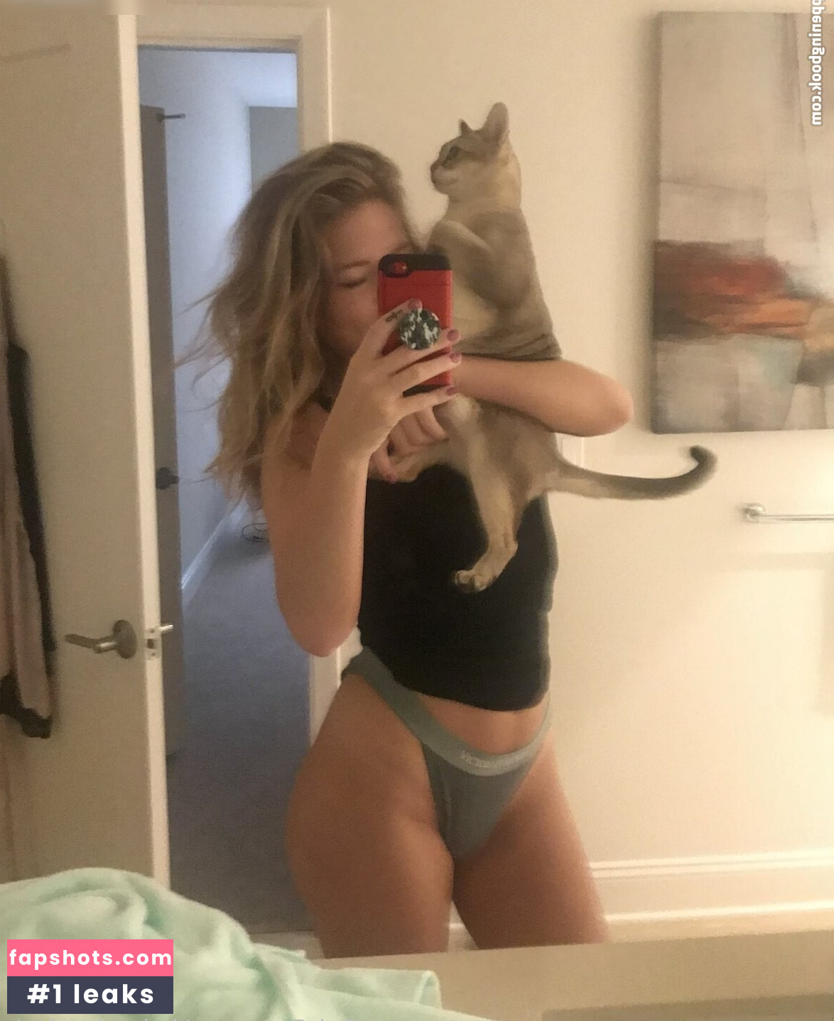 London Alexis gallery photo #22