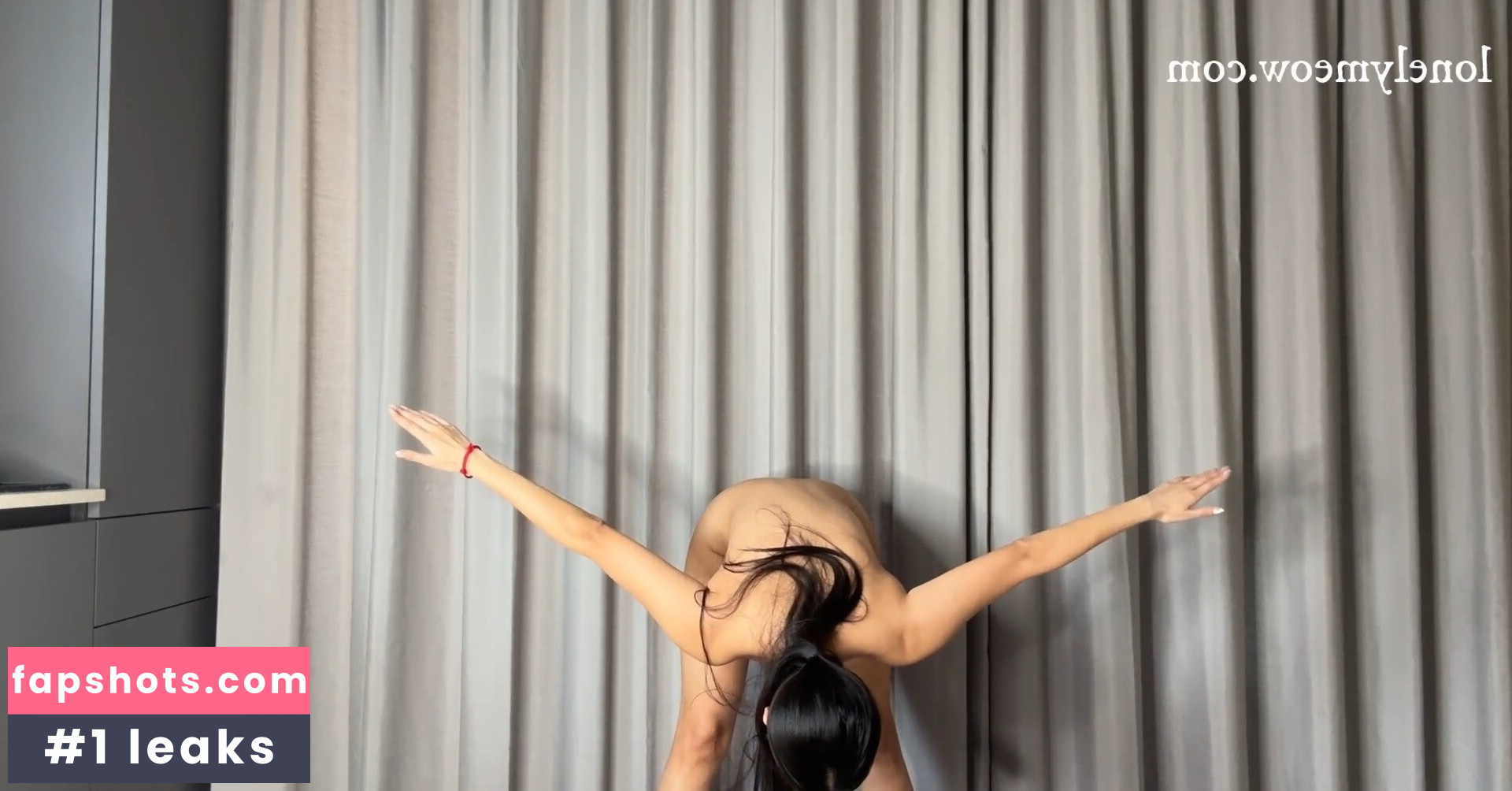 LonelyMeow gallery photo #112