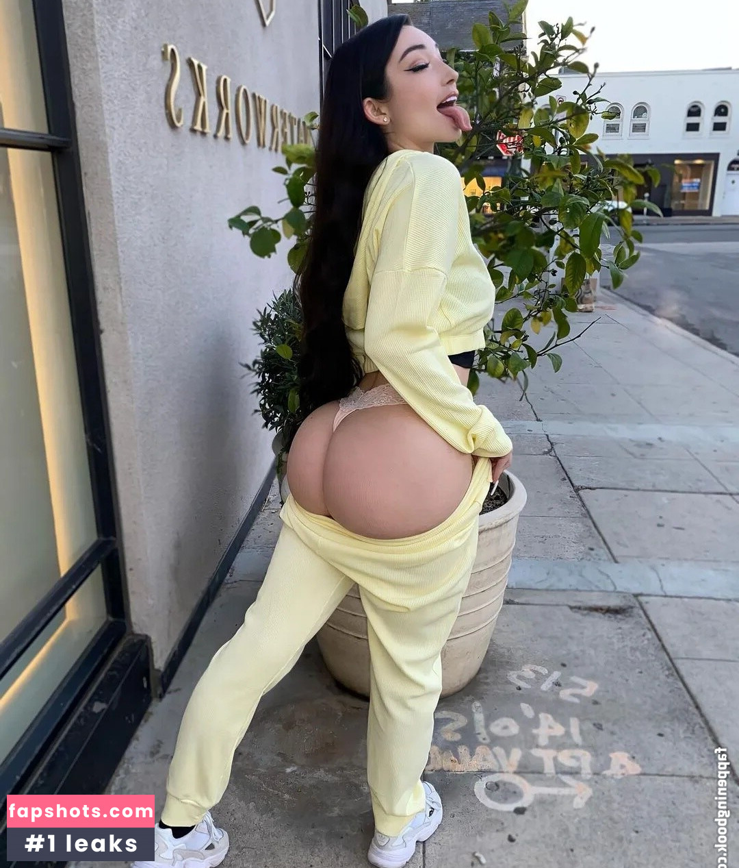 Long Tongue Fetish gallery photo #31