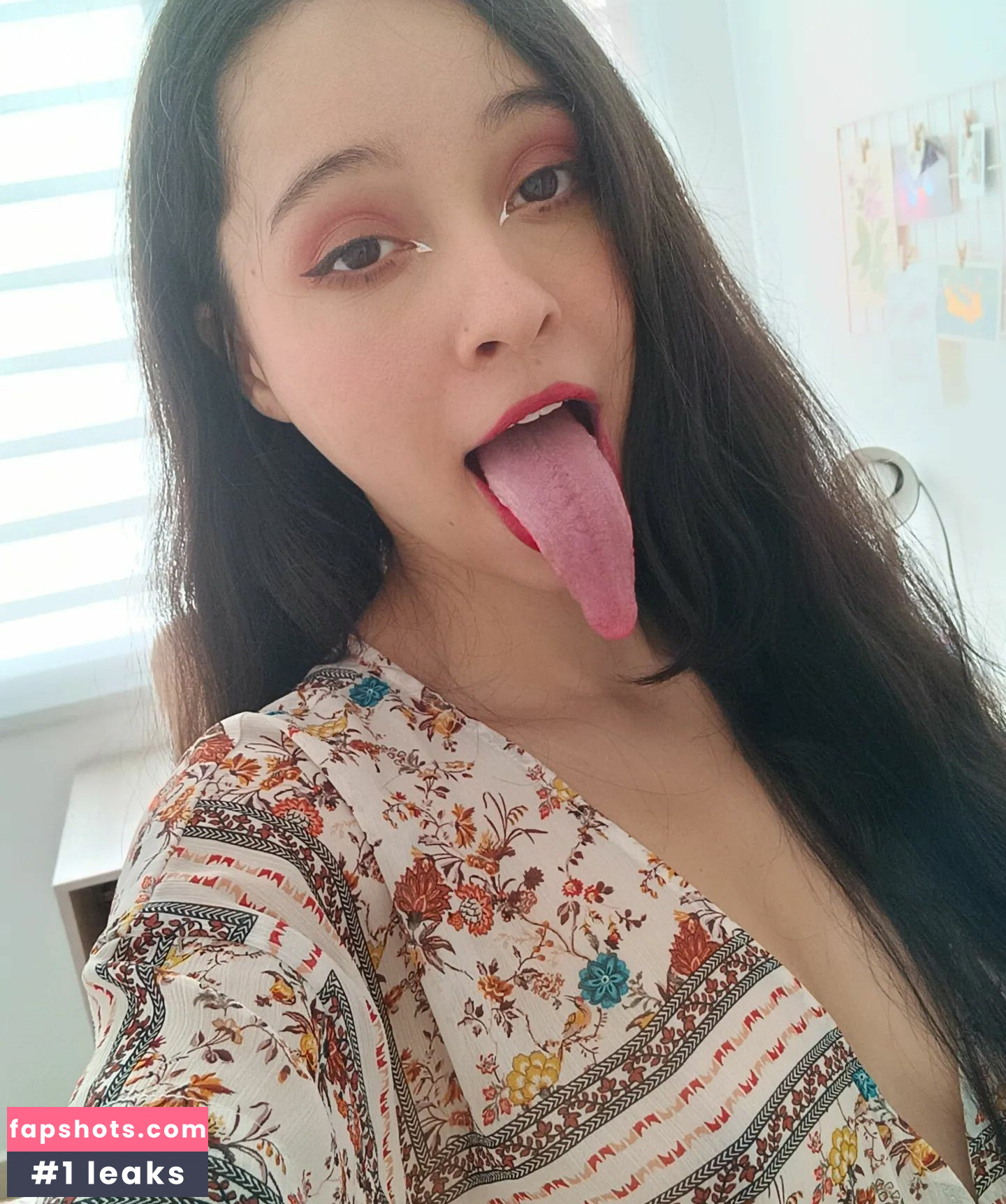 Long Tongue Fetish gallery photo #62