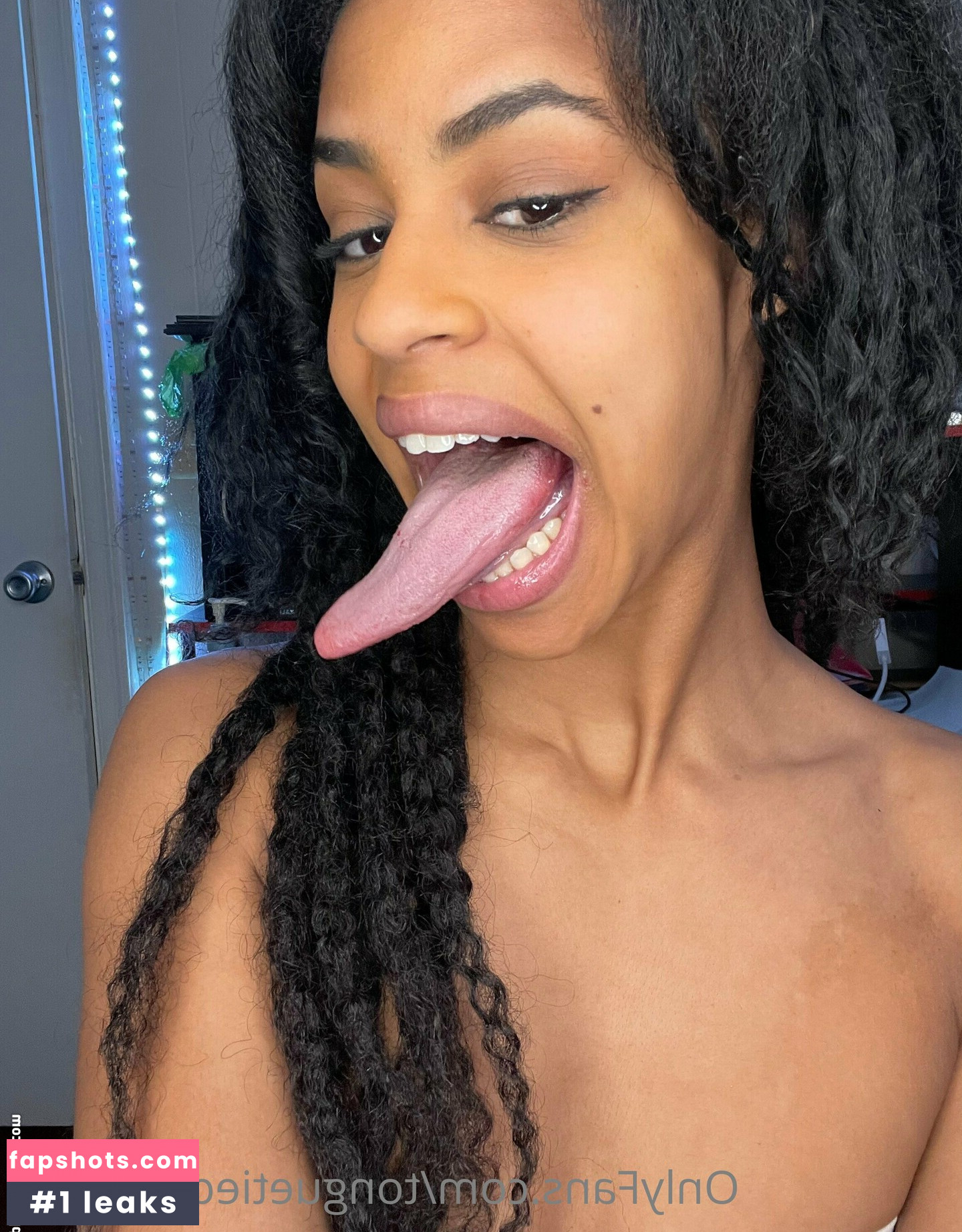 Long Tongue Fetish gallery photo #10