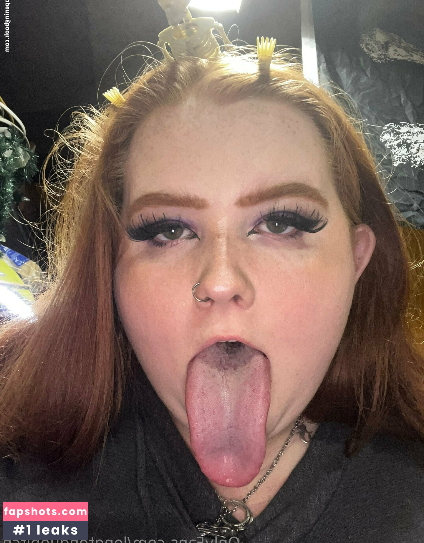Longtonguebitch gallery photo #2