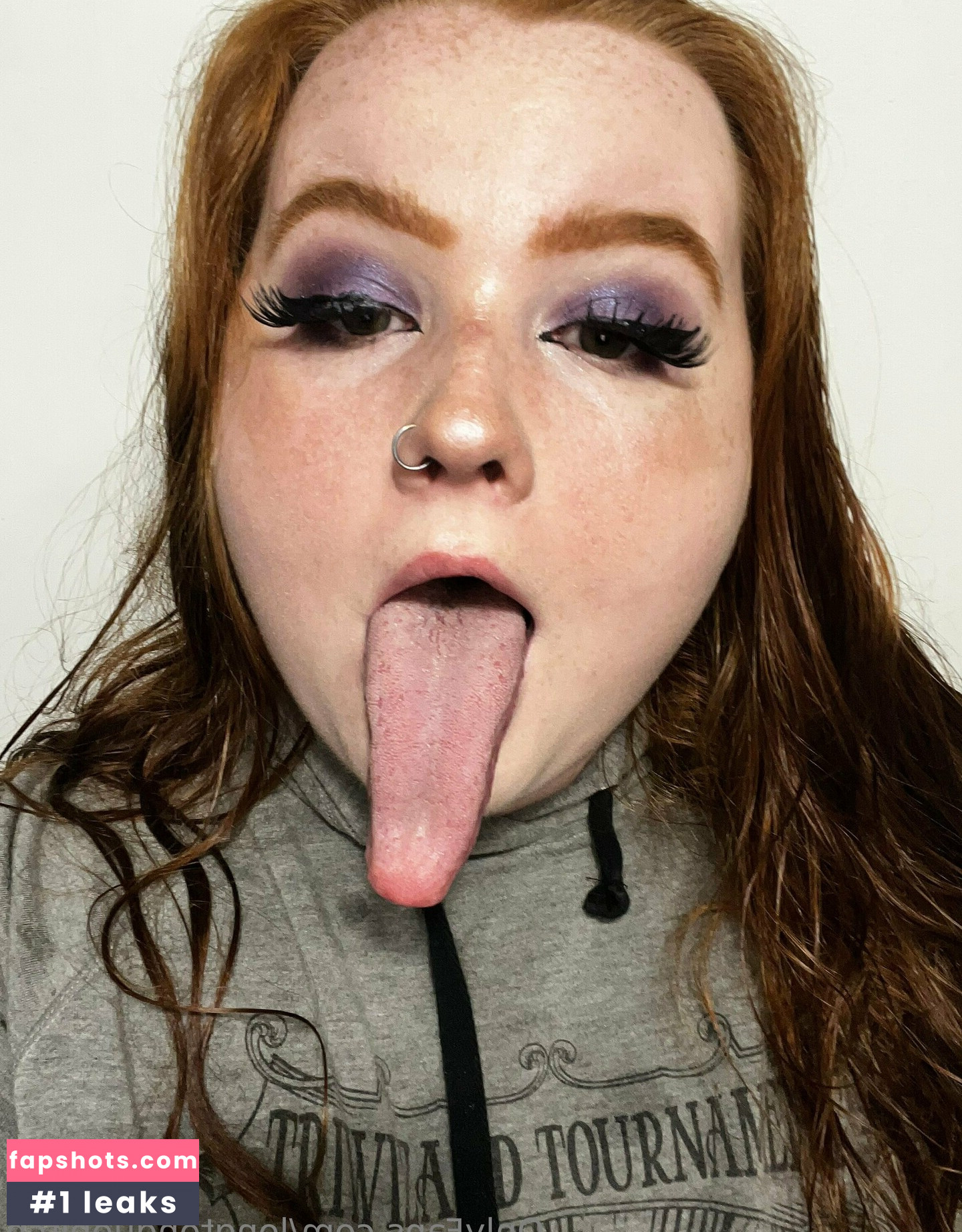 Longtonguebitch gallery photo #4