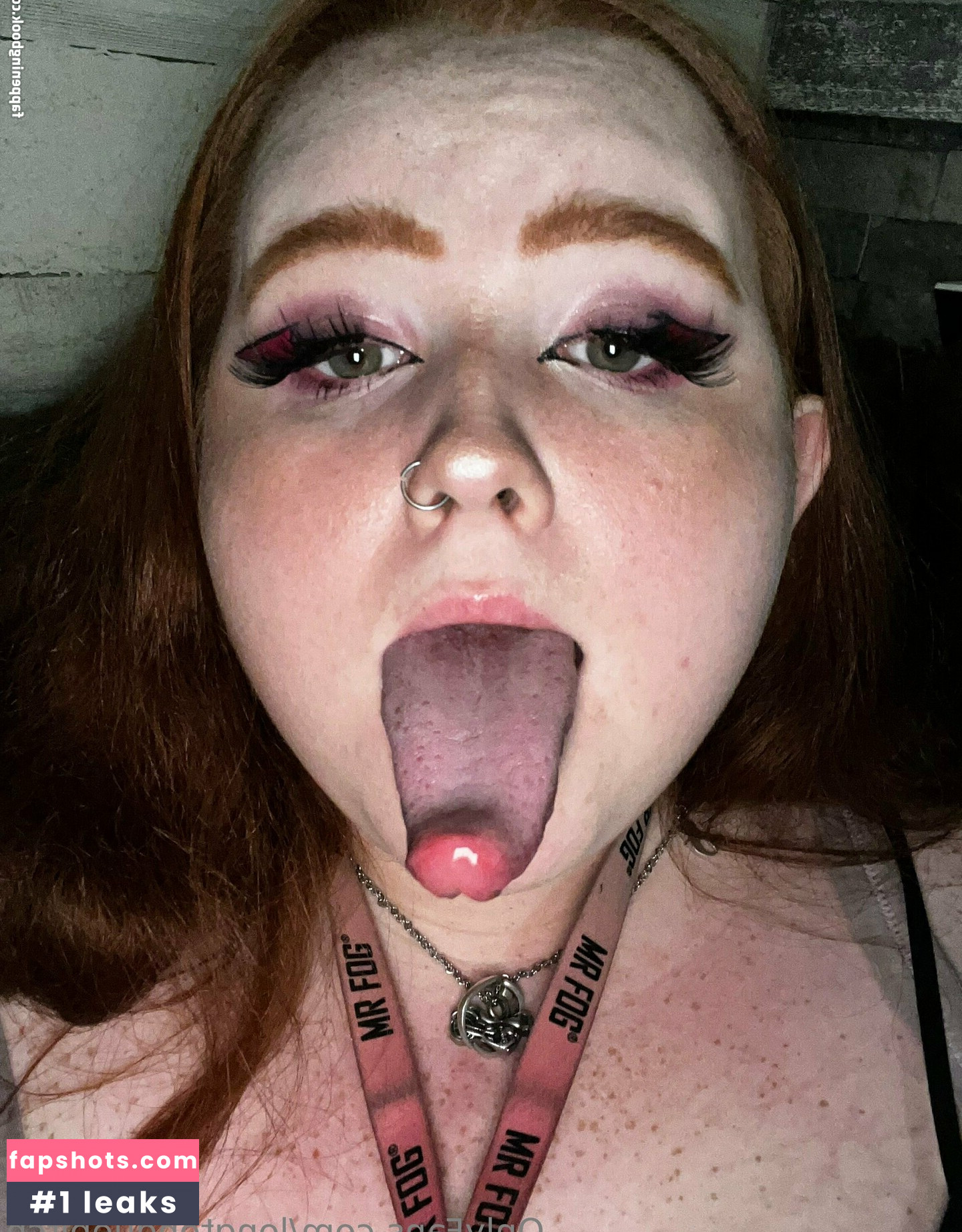 Longtonguebitch nude babe gallery