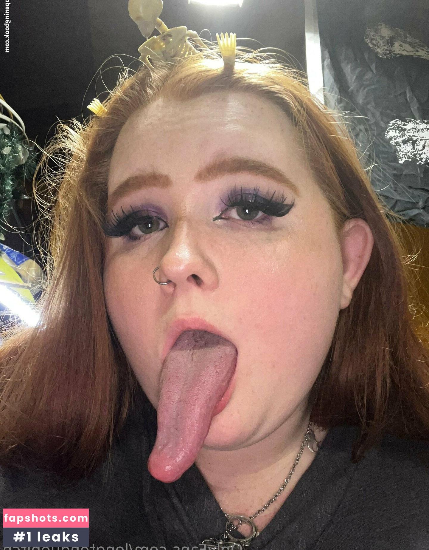 Longtonguebitch gallery photo #6