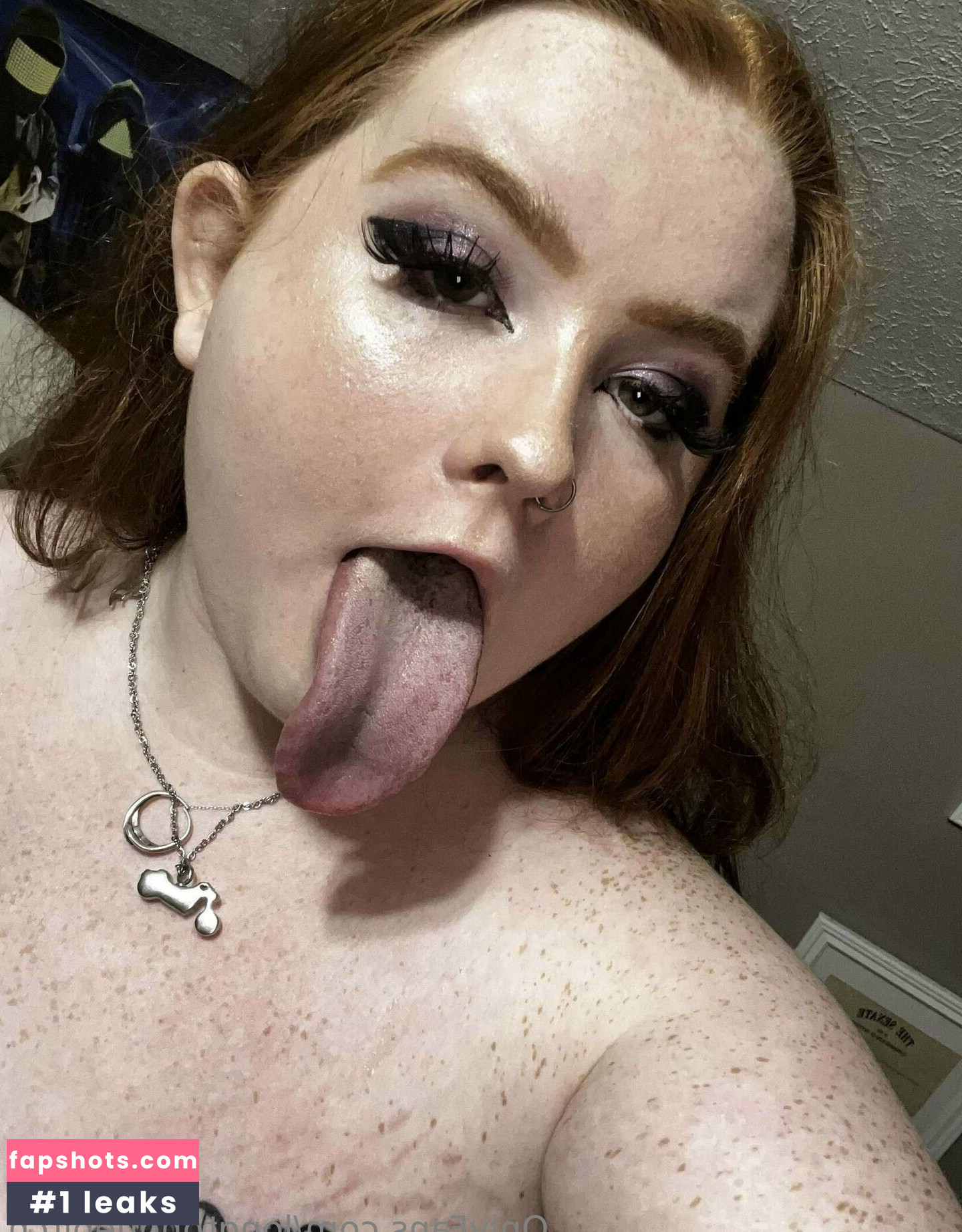 Longtonguebitch gallery photo #7