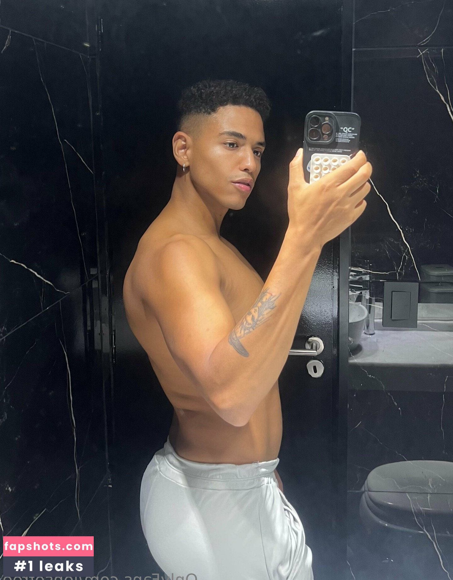 lonsofree nude babe gallery