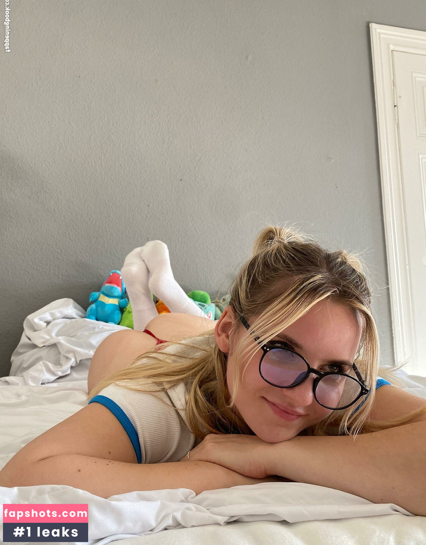 Lora Popow nude babe gallery