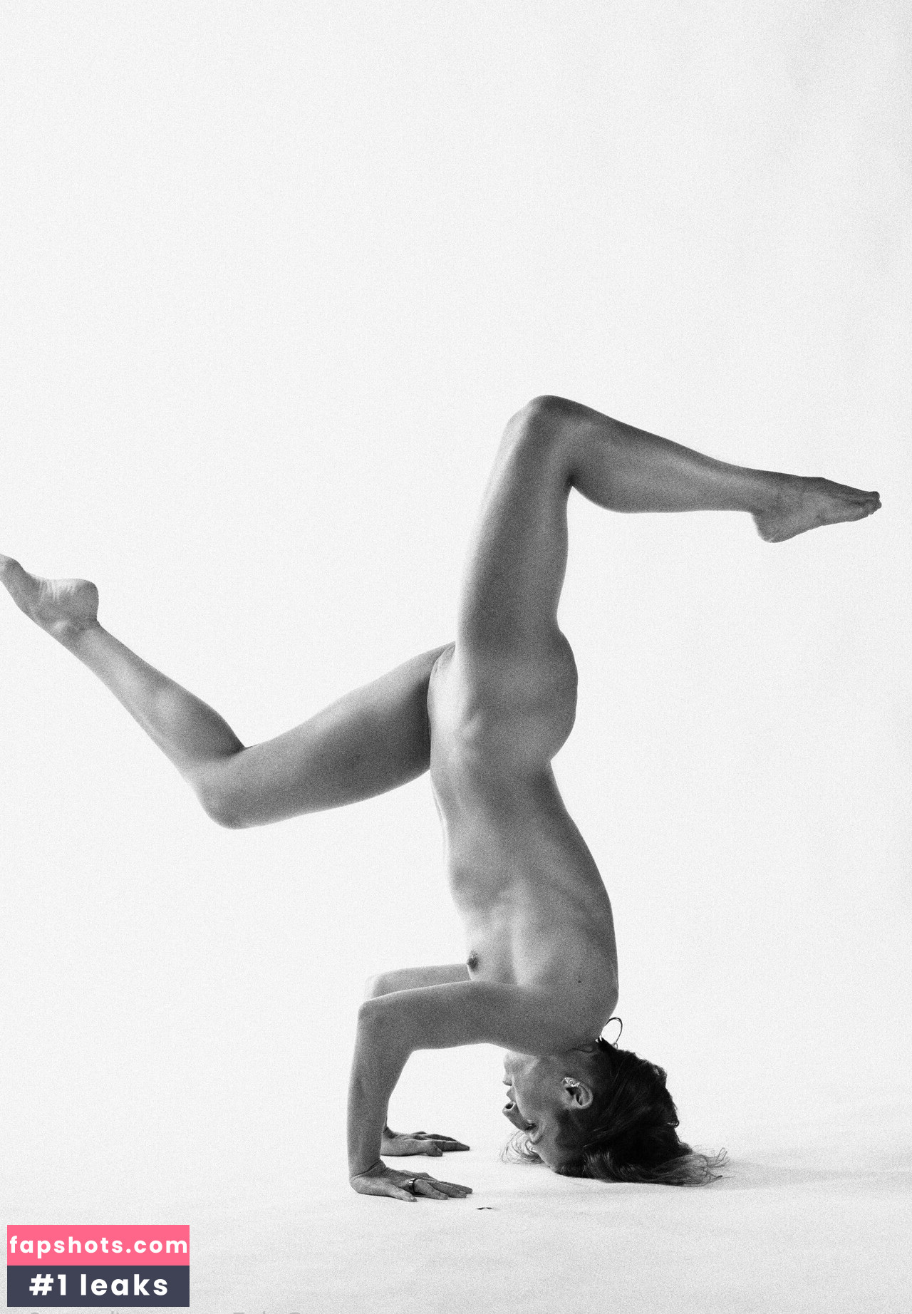 loracr0ss Nude Leaks OnlyFans Photos #4 - LeakJerk