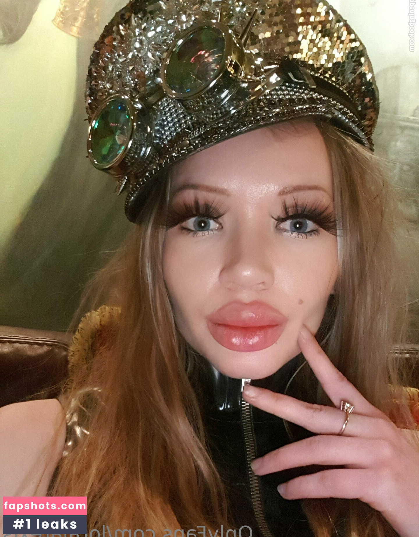 loralatexis gallery photo #4