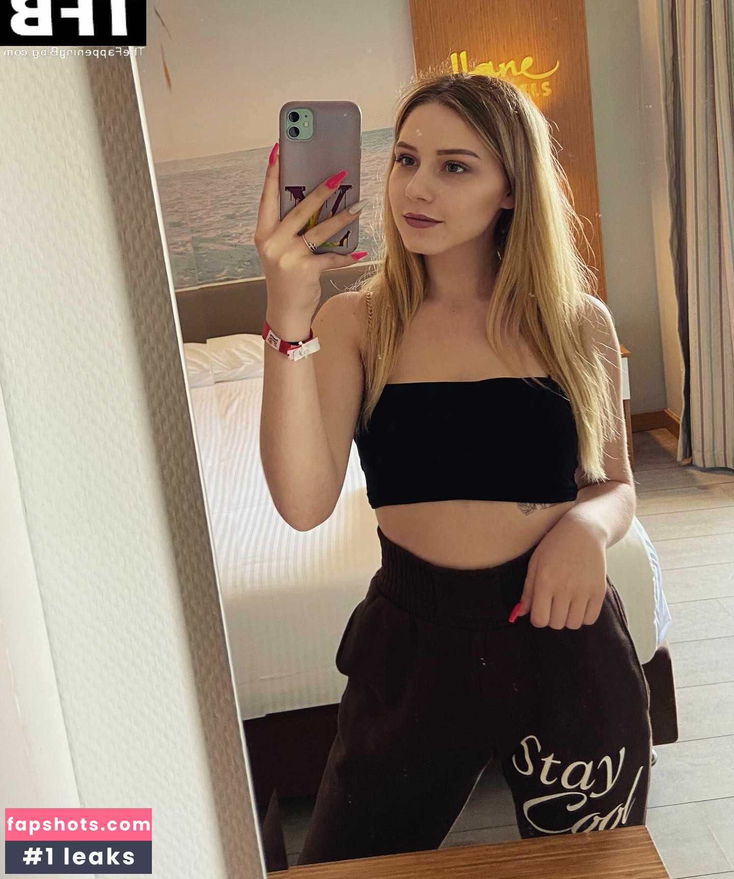 Loredana Wollny nude babe gallery