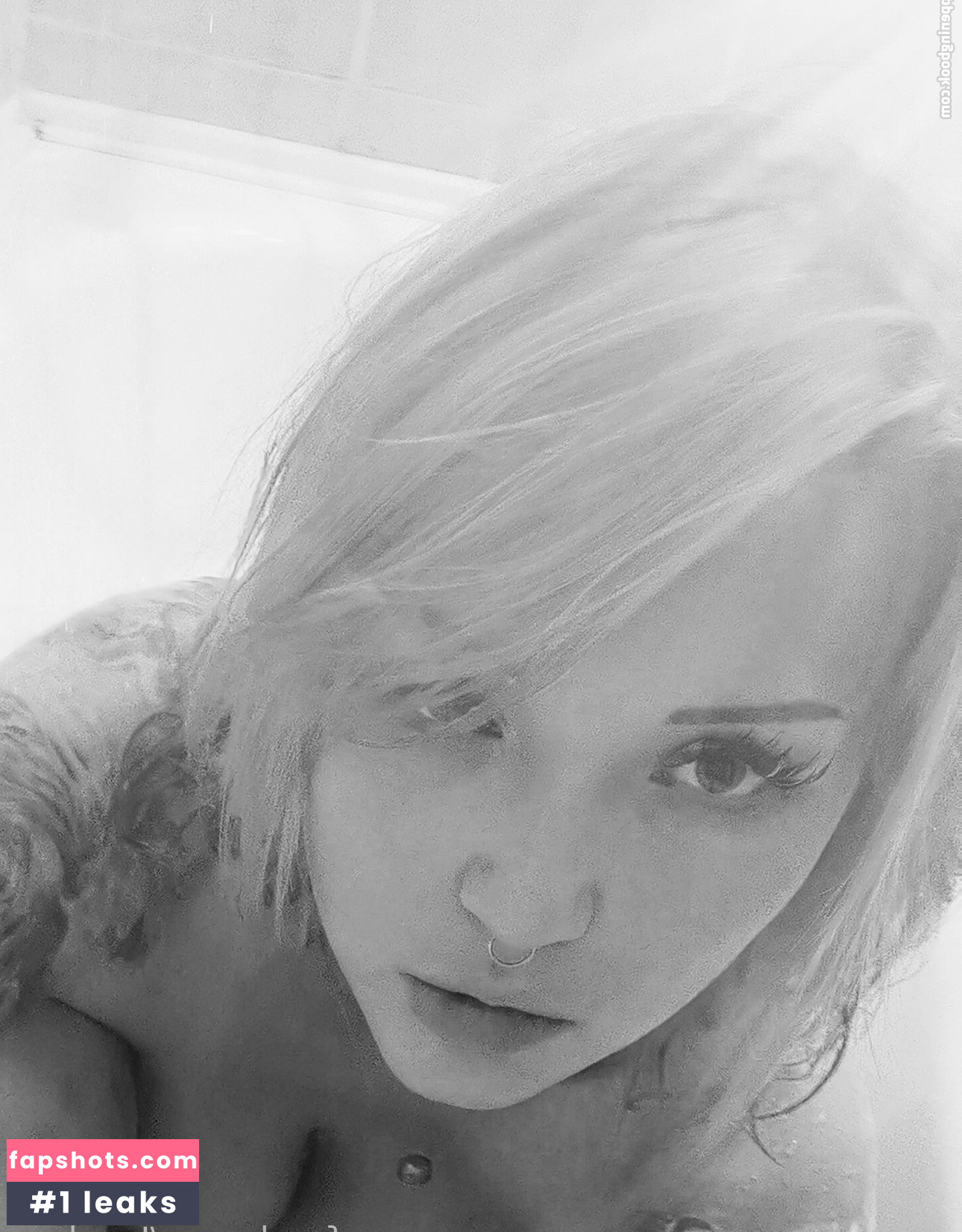 Lorelaye gallery photo #30