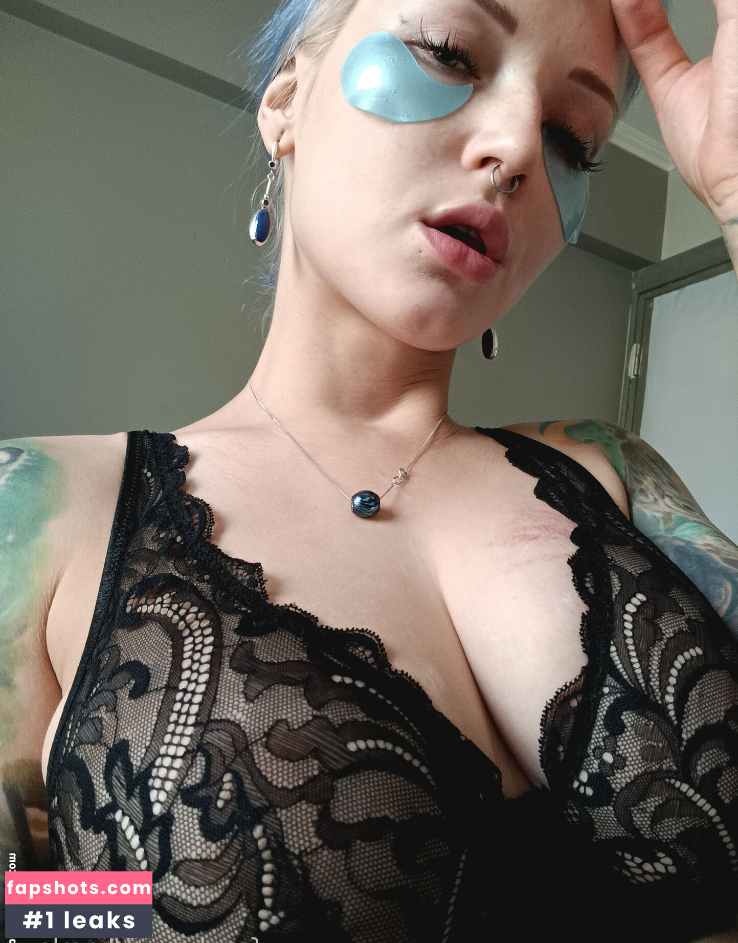 Lorelaye gallery photo #32