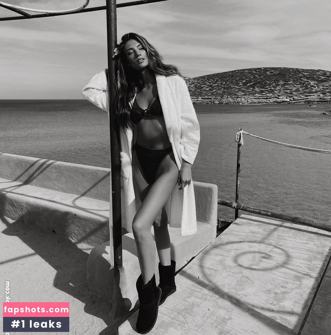 Lorena Rae gallery photo #191