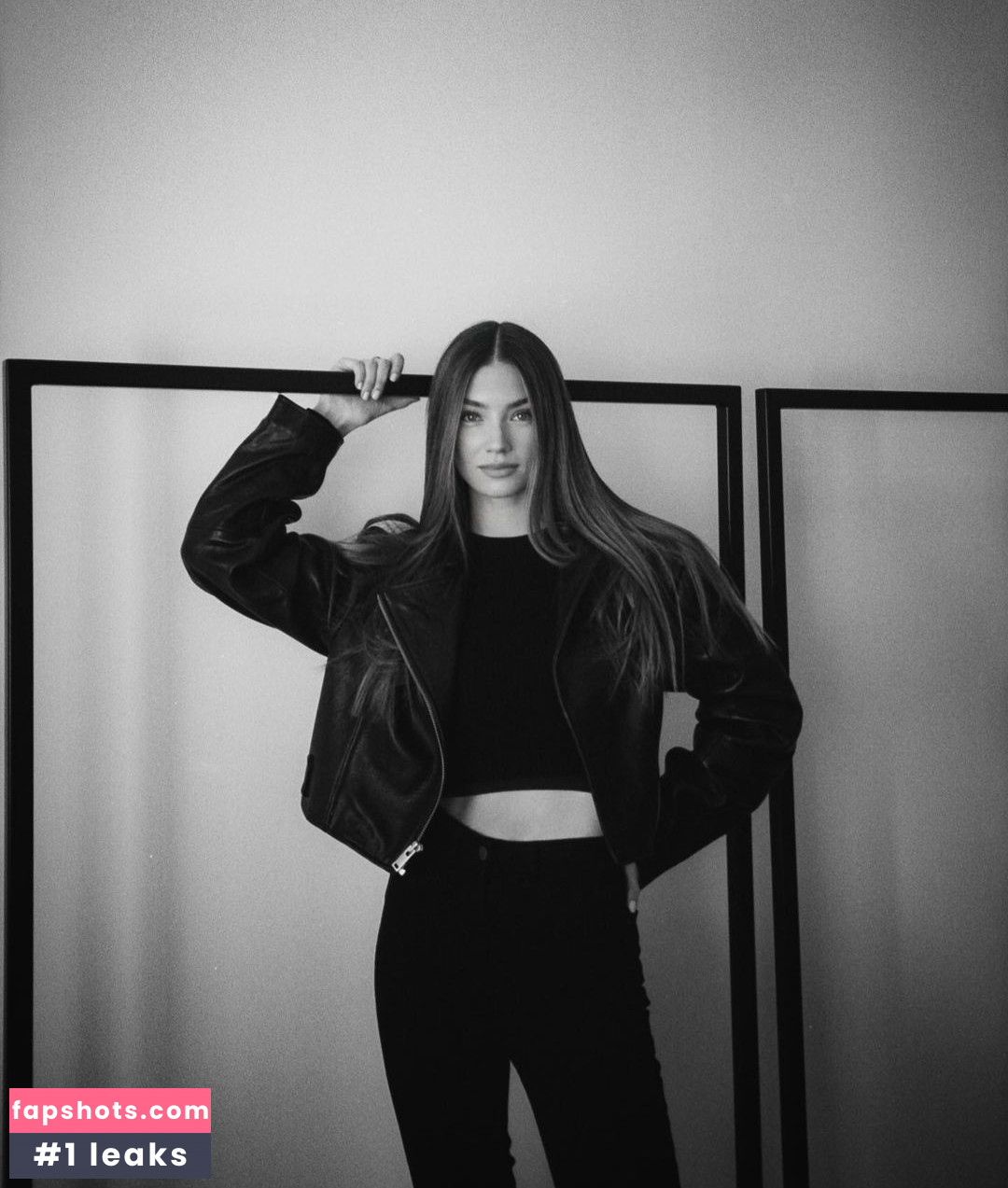 Lorena Rae gallery photo #192