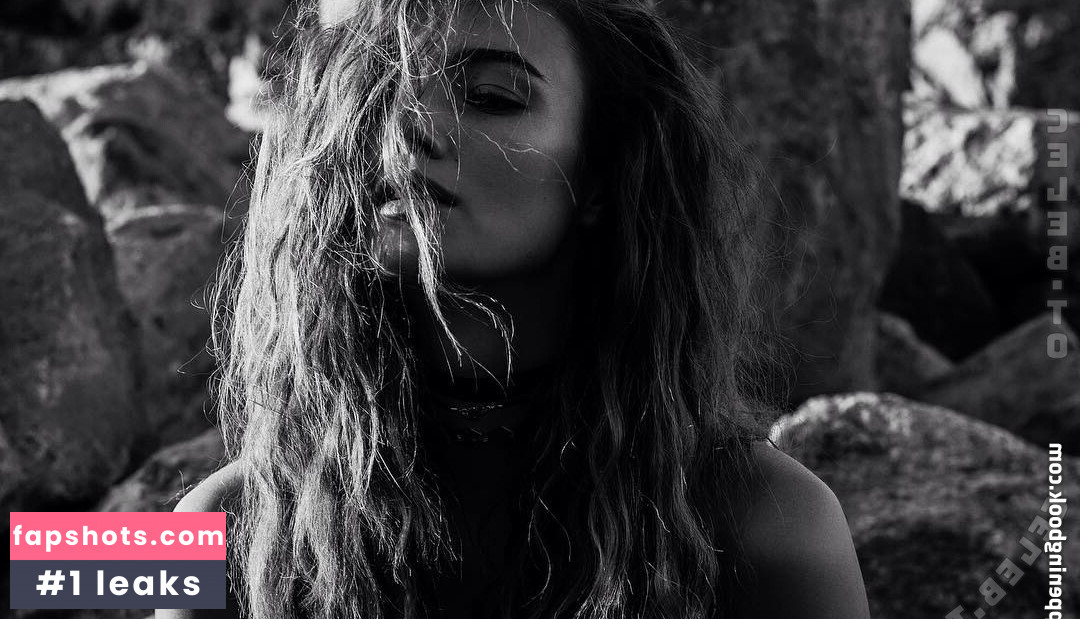 Lorena Rae gallery photo #5