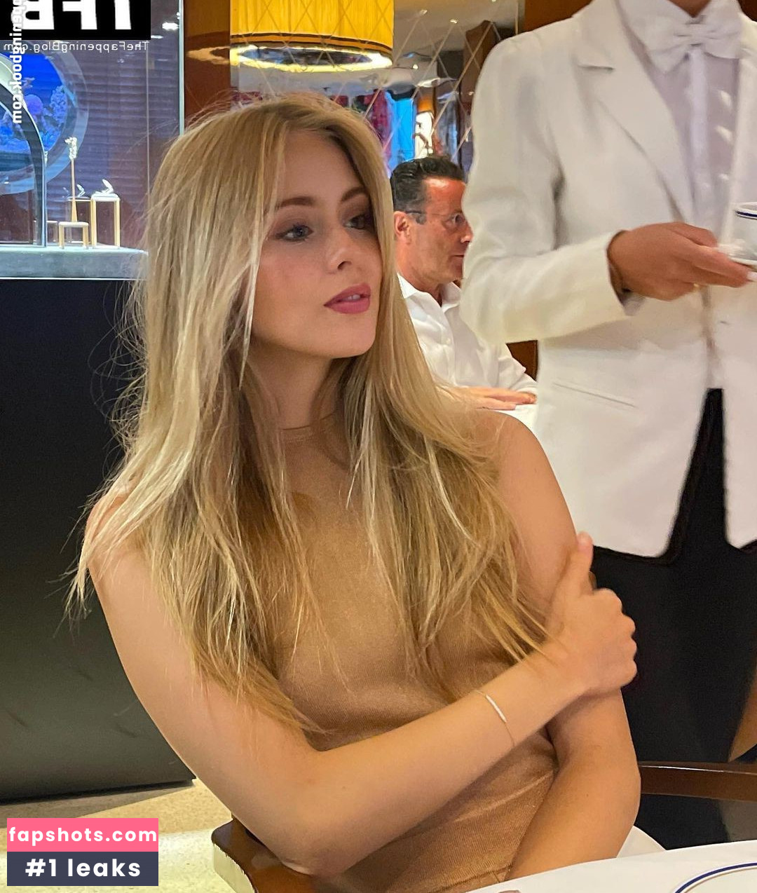 Loreto Peralta gallery photo #5