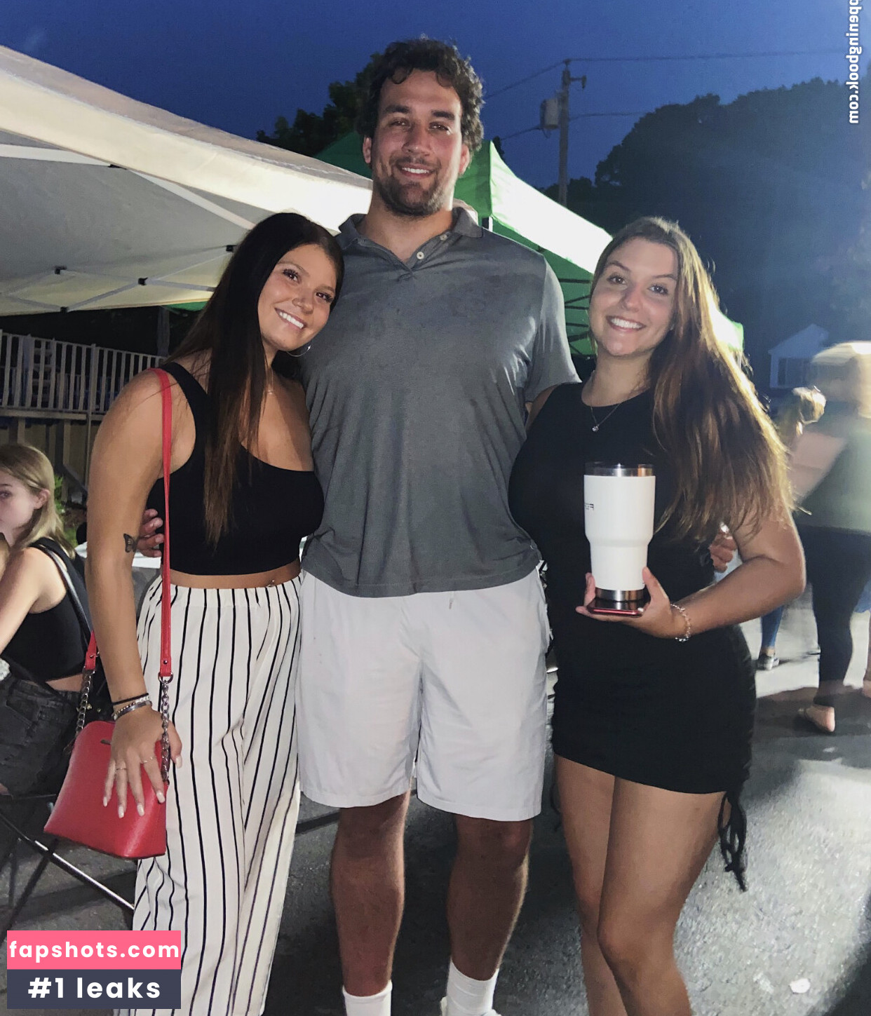 Lorraine De Souza gallery photo #33