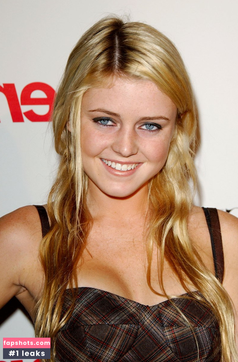 Lorraine Nicholson gallery photo #13